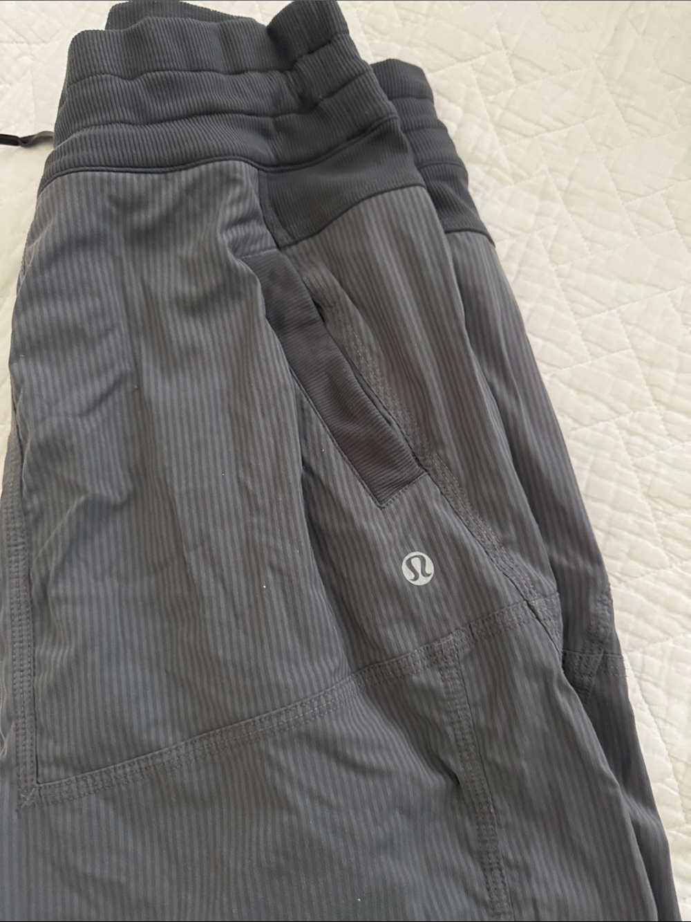 lululemon athletica women’s joggers - Picture 3 of 4